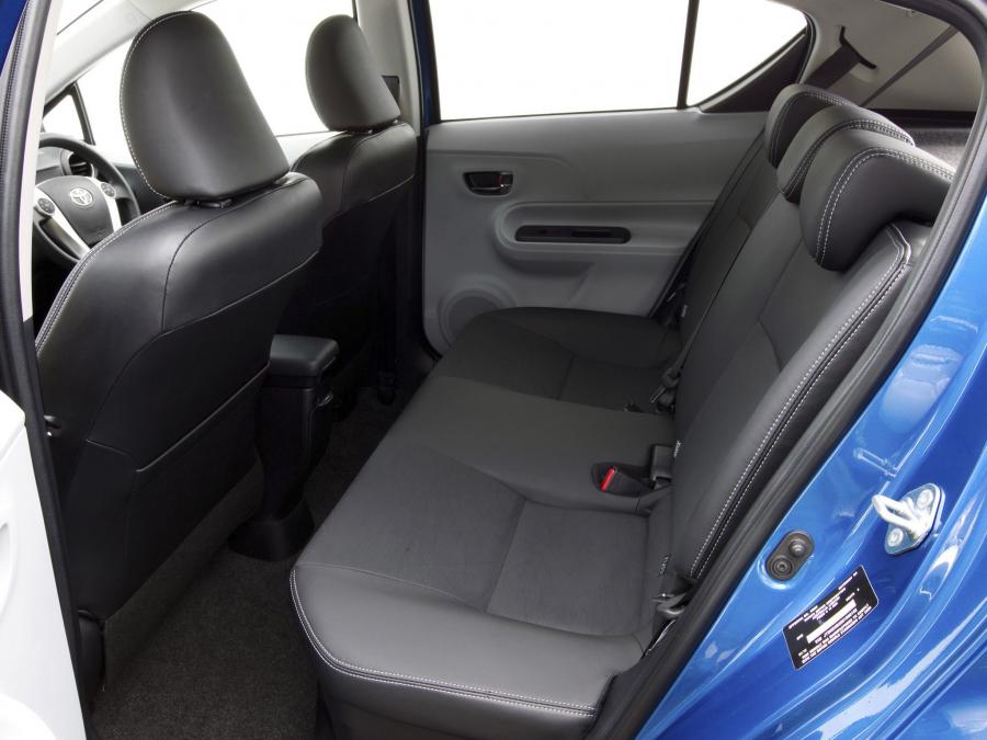  Toyota Prius c 2012 года  (AU) (фото 9 из 19)